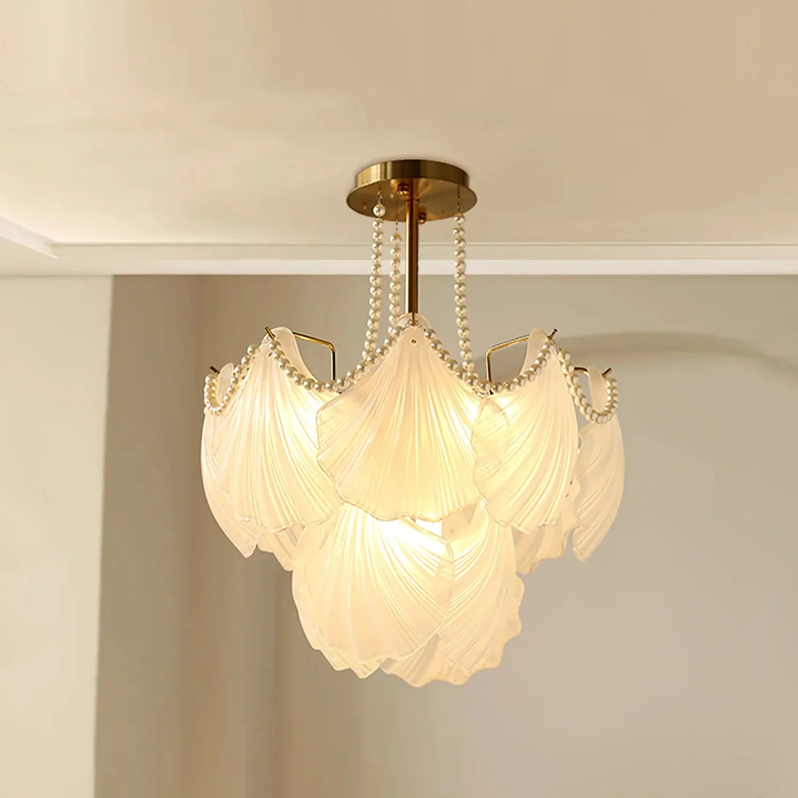 Ribbed Glass Shell Pendant Chandelier