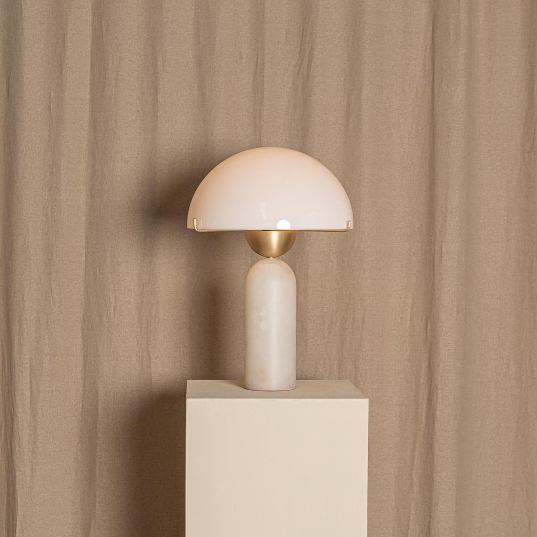 Alabaster Peono Table Lamp - GILDLAMPS