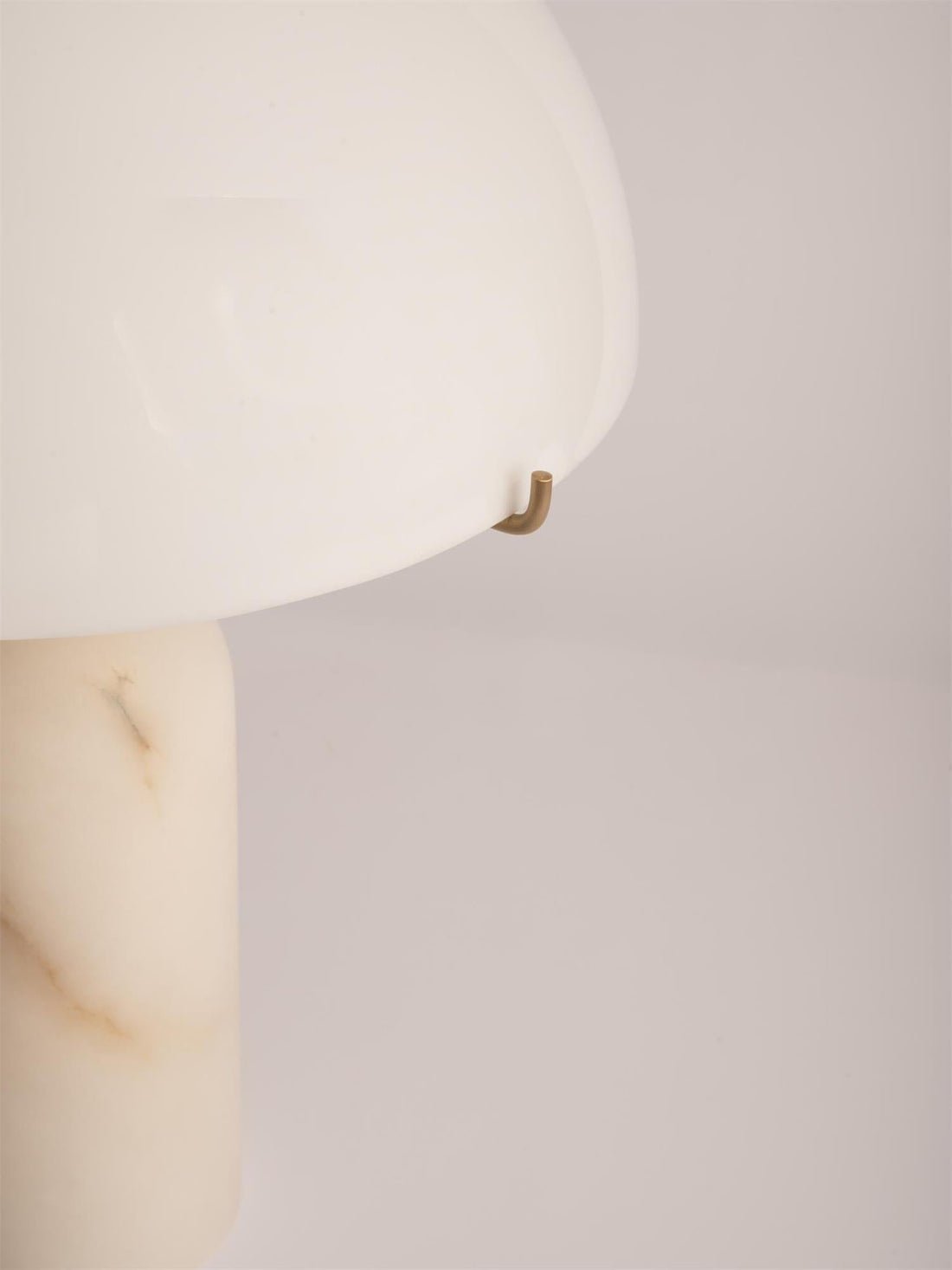 Alabaster Peono Table Lamp - GILDLAMPS