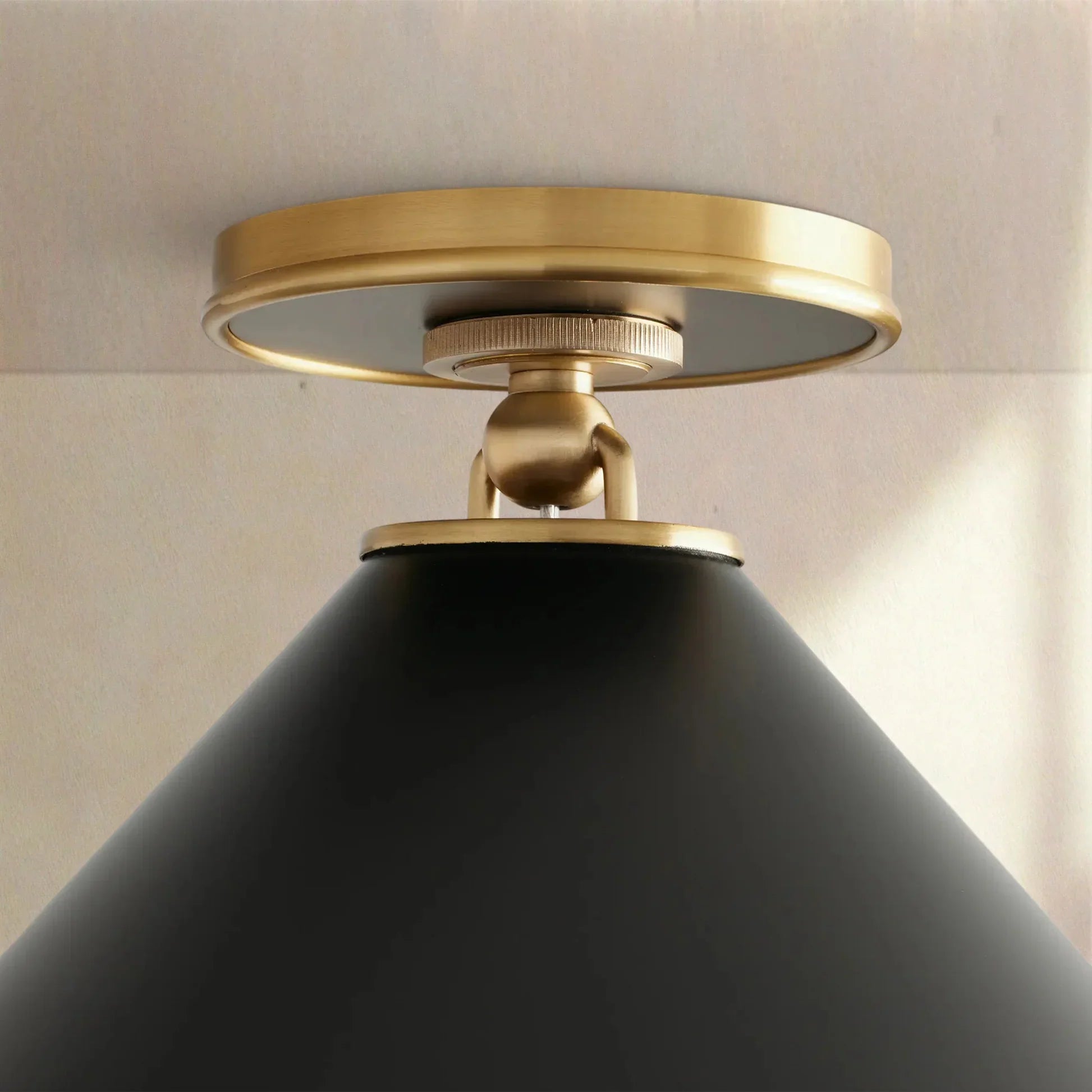 Arno Single-Light Wall Sconce - GILDLAMPS