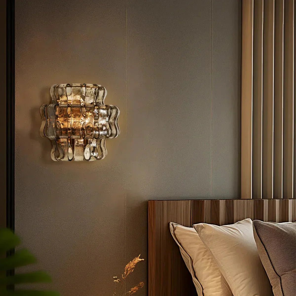 Ghiaccio Glass Wall Sconce - GILDLAMPS