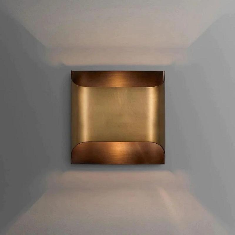 Keseau Mechanic Brass Wall Sconce - GILDLAMPS