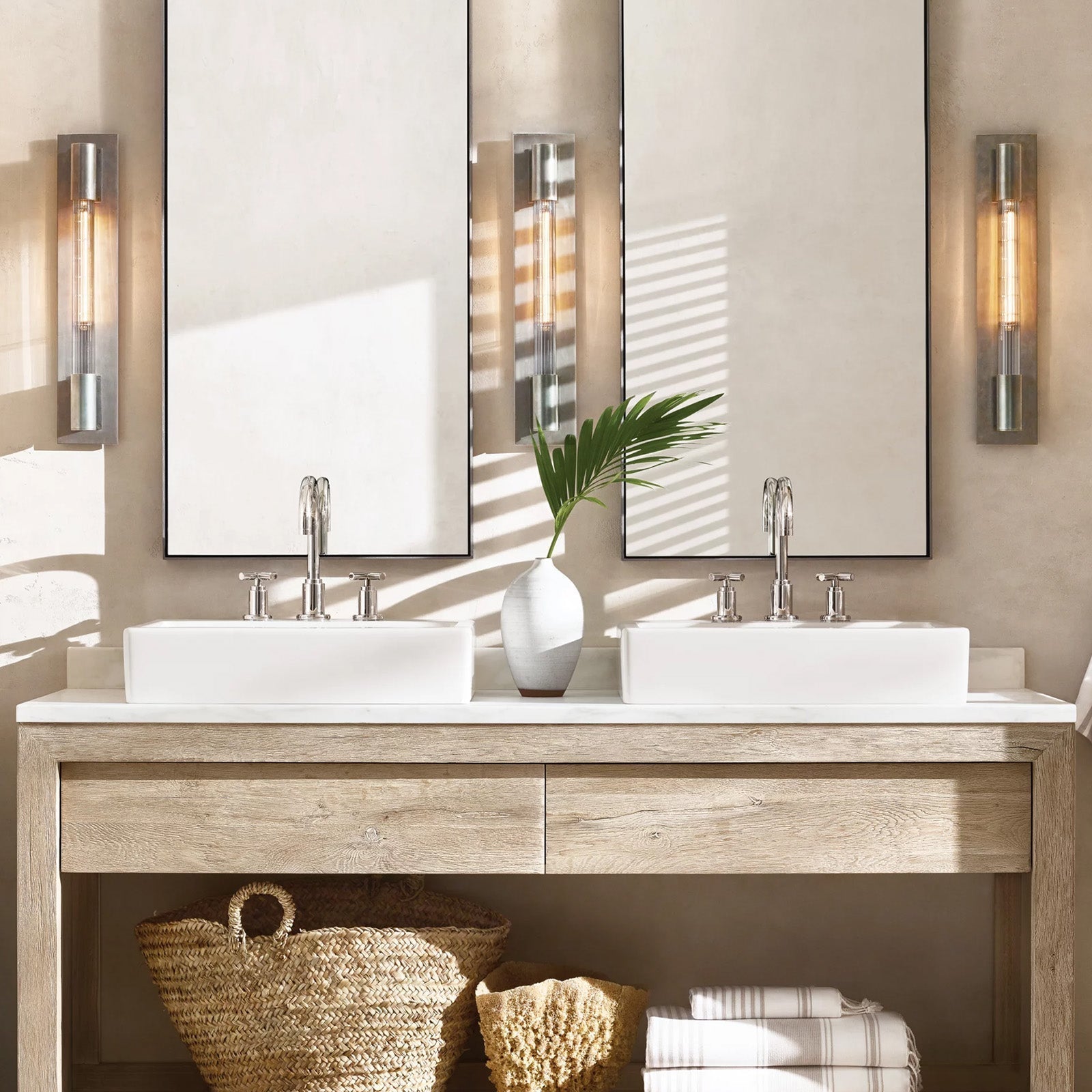 Massenet Metal Wall Sconce - GILDLAMPS