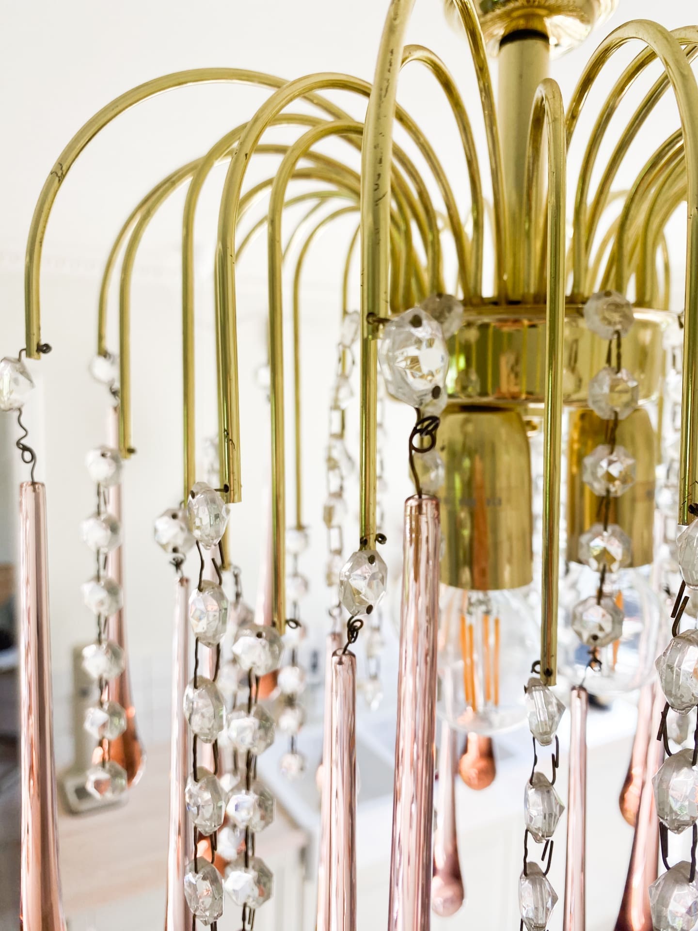 Vintage – Murano Teardrops Chandelier – 70s – Pink prisms - GILDLAMPS